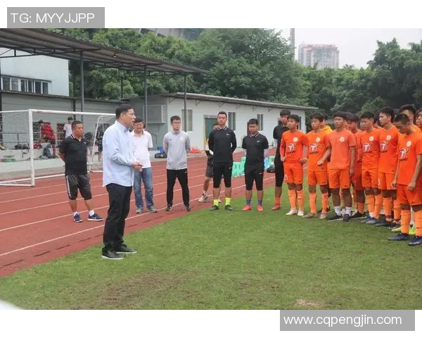 重庆足球队在大师赛中的灵活性表现分析与战术探讨