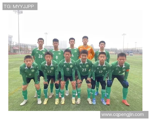 重庆足球队强势崛起荣登足球状态排行榜第二名引发热议